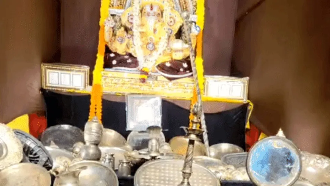 उज्जैन में 45 लाख की चांदी से सजे राजा गणेश, 20 किलो आभूषण और पारंपरिक बर्तनों से हुआ बप्पा का भव्य श्रृंगार
