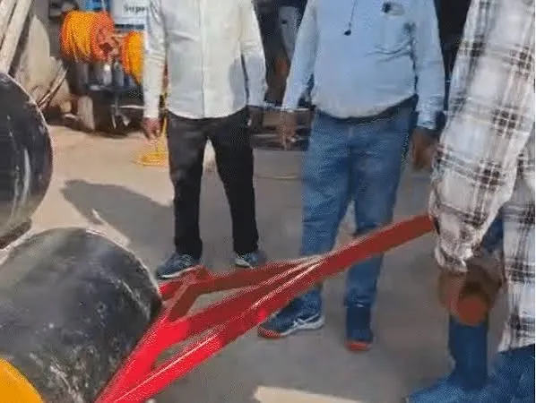 इंदौर में पहली बार आया साइंटिफिक रोलर, इंग्लैंड की रिसर्च से तैयार होगी भारत-वेस्टइंडीज मैच की पिच