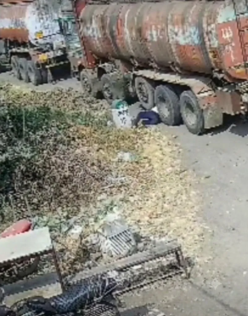 रतलाम के जावरा-उज्जैन मार्ग पर एक युवक की टैंकर से कुचलने से मौत हो गई।