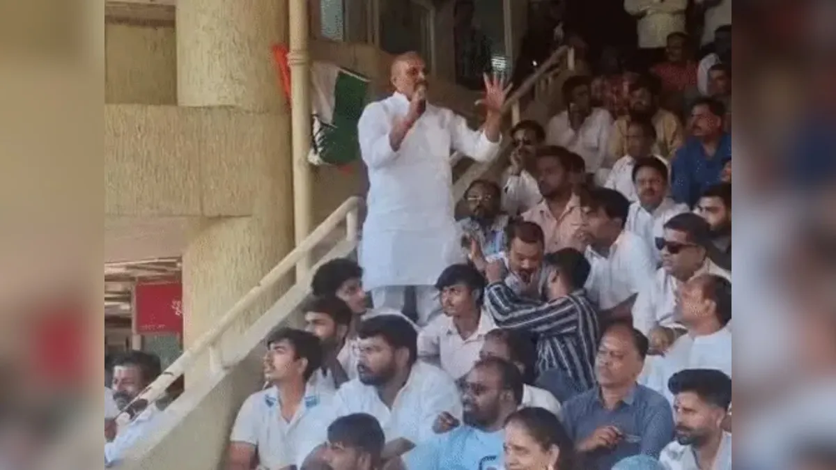 इंदौर में IDA कार्यालय के बाहर कांग्रेस का प्रदर्शन, राहुल गांधी के कार्यक्रम और भाजपा के आयोजन की अनुमति व शुल्क सार्वजनिक करने की मांग की