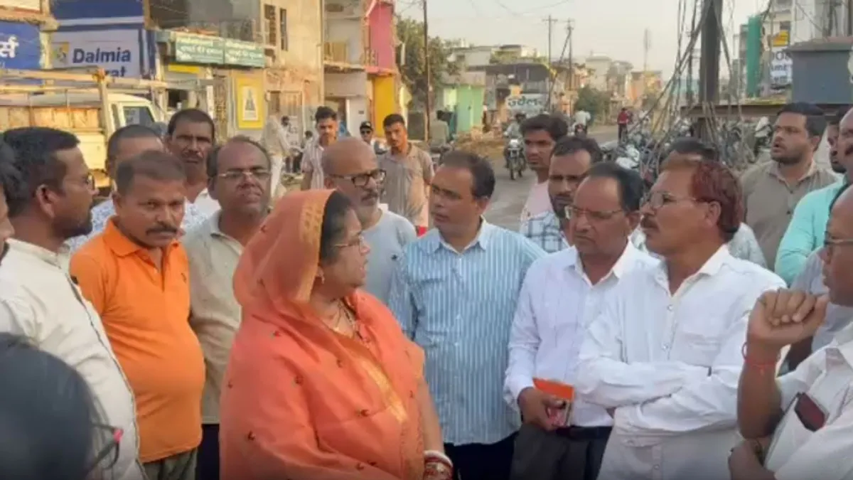 बालाघाट में ओवरब्रिज निर्माण से लोग परेशान, जाम और हादसों के खिलाफ सड़क पर उतरे