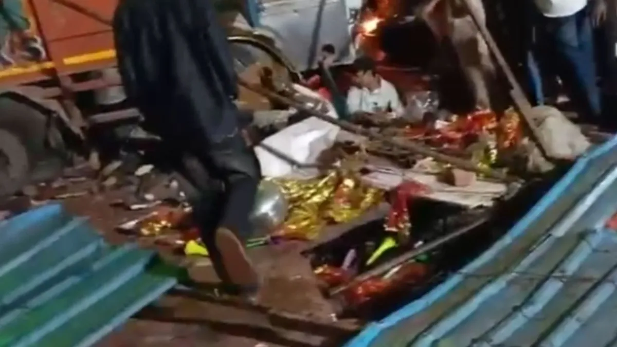 ग्वालियर में बड़ा हादसा: शीतला माता मंदिर पर धान से भरा ट्रक अनियंत्रित होकर गेट में घुसा, 14 श्रद्धालुओं की मौत, 42 घायल