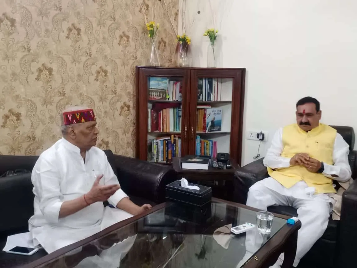 MP Politics: मध्यप्रदेश में चढ़ा सियासी पारा, अब नरोत्तम के घर पहुंचे प्रभात झा
