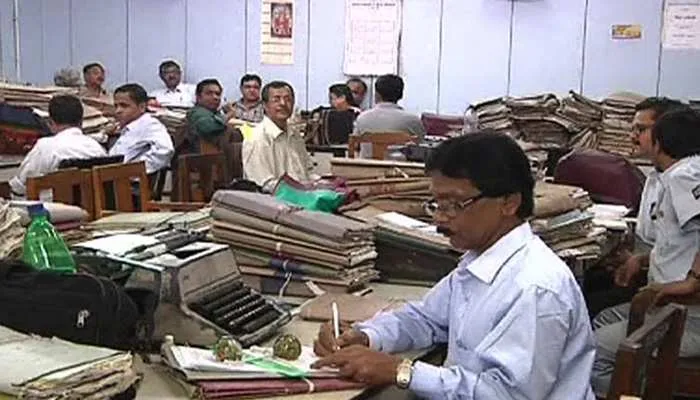 सरकारी कर्मचारियों को लगेगा झटका! शासन ने विभागों को दिए ये निर्देश