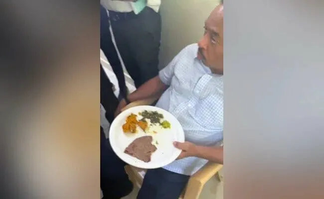 VIDEO: खाना खाते समय पुलिस ने किया केंद्रीय मंत्री को अरेस्ट, गिरफ़्तारी प्रक्रिया पर उठे सवाल