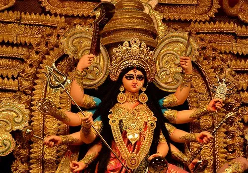 Navratri 2021: आखिर क्या है नवदुर्गा के हाथों में धारण शस्त्रों का महत्व, जाने यहाँ