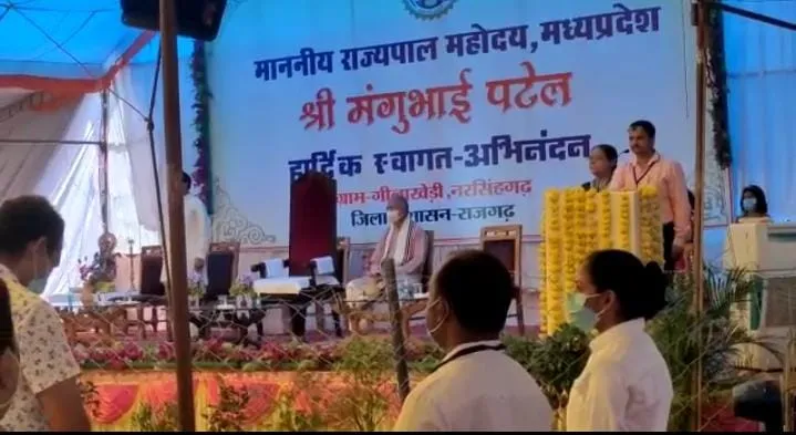 MP News : राष्ट्रगान के समय खड़े नहीं हुए सांसद, Video हुआ वायरल