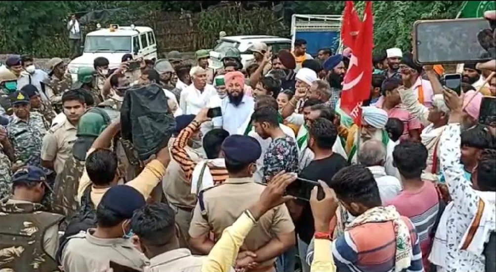 Dabra news : रेल रोकने पहुंचे सौ से अधिक किसानों को पुलिस ने किया गिरफ्तार