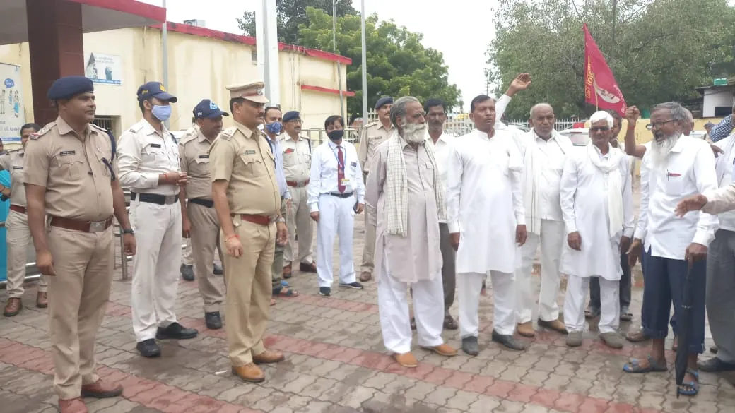 किसान रेल रोको आंदोलन : मुरैना में चप्पे-चप्पे पर रही पुलिस तैनात, शांतिपूर्ण रहा किसान आंदोलन