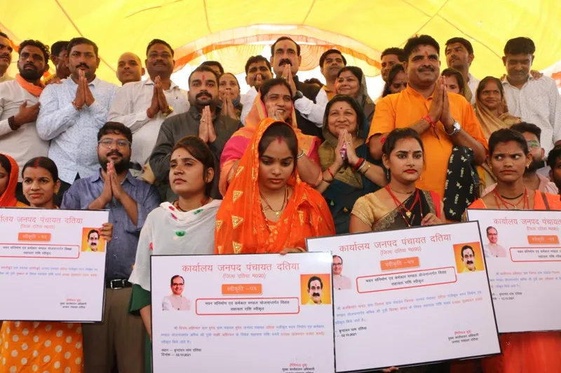 दतिया : गृह मंत्री ने 101 कन्याओं को 51-51 हजार रूपये की दी विवाह सहायता राशि