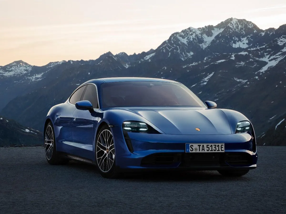 भारत पहुंची Porsche की तेज रफ्तार EV कार Taycan, उम्दा फीचर सहित बेहतरीन लुक, जाने खासियत