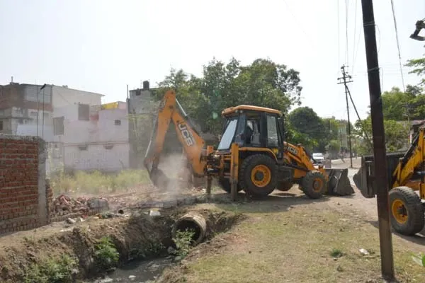 MP News : भू-माफिया के खिलाफ चला मामा का बुलडोजर, 14 करोड़ रु की शासकीय जमीन को अवैध कब्जे से कराई मुक्त