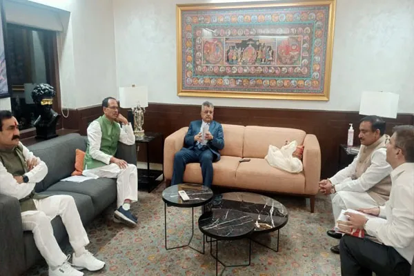शिवराज ने की सॉलिसिटर जनरल तुषार मेहता से मुलाकात, OBC आरक्षण पर नए तथ्यों के साथ सुप्रीम कोर्ट का दरवाज़ा खटखटाने की तैयारी