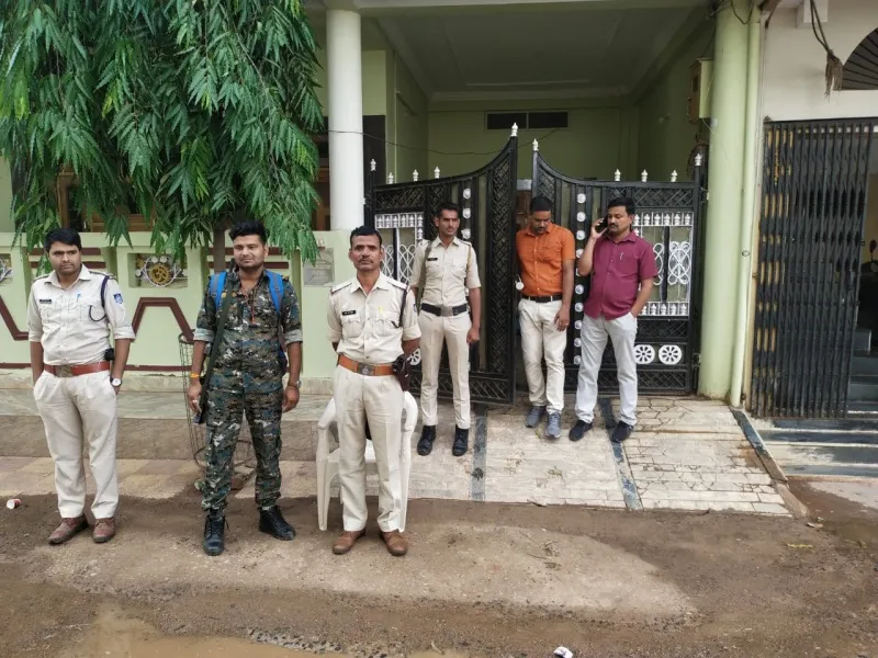 Guna : सहायक नेत्र चिकित्सक के घर लोकायुक्त की छापेमारी कार्रवाई, अहम दस्तावेज बरामद, आय से अधिक संपत्ति का मामला