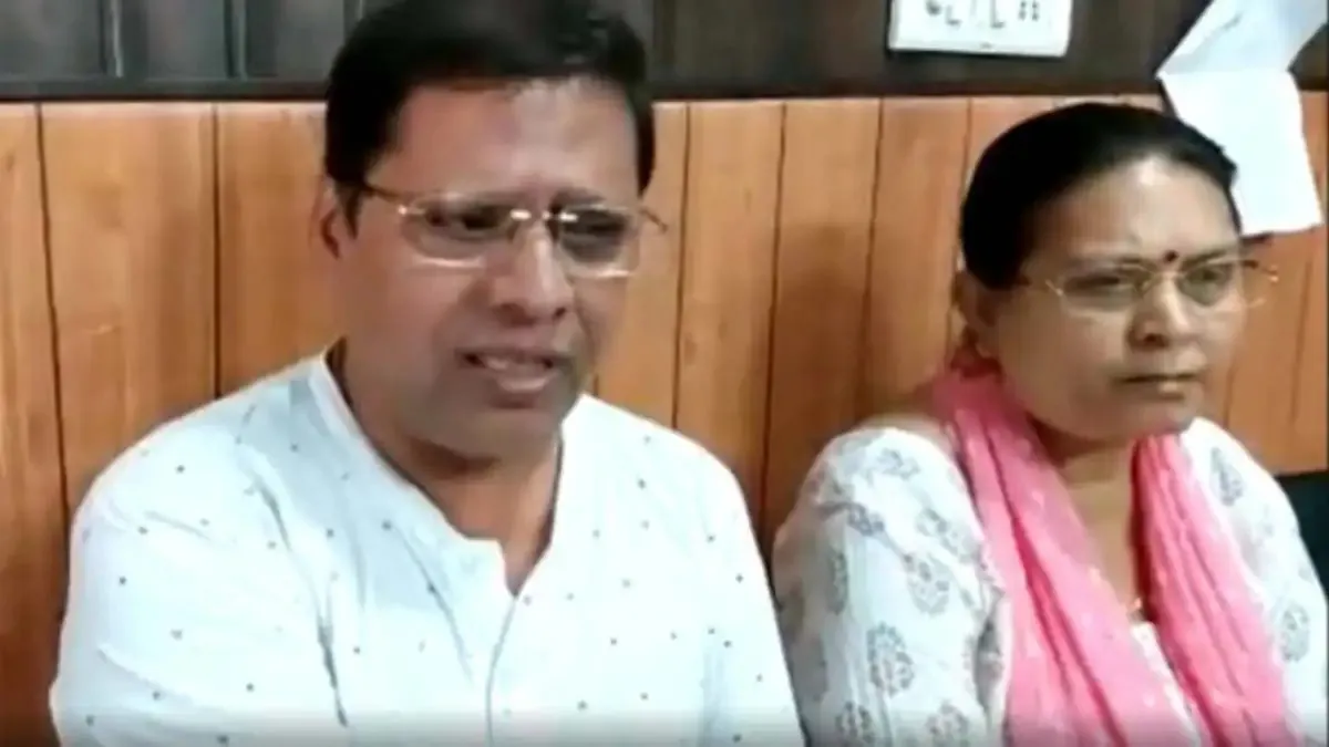 दादा दादी बनाओ या पांच करोड़ रुपए दो, बेटे बहु के खिलाफ कराया कैसे दर्ज जानें मामला