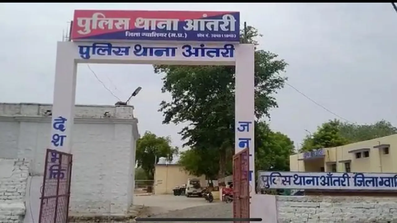 गुस्साए आदिवासियों ने किया  NH-44 जाम, तहसीलदार और टीआई ने समझा कर कराया ट्रैफिक सुचारू
