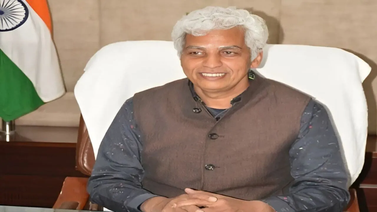 jabalpur ias deepak saxena