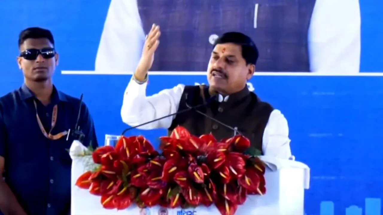 Chief Minister Dr. Yadav interacted with entrepreneurs at the MSME