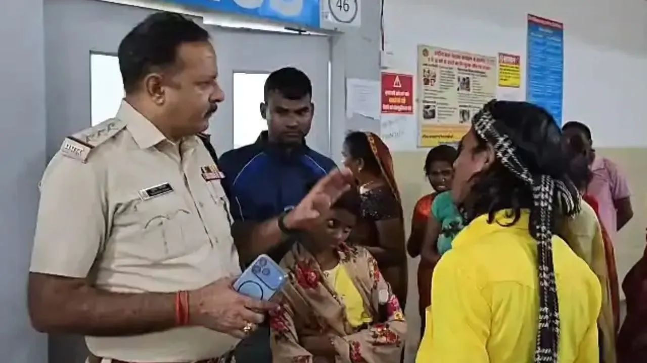 सिंगरौली में झाड़ियों के बीच मिला नवजात, शरीर पर लिपटी थी चींटियां, पुलिस ने अस्पताल पहुंचाया
