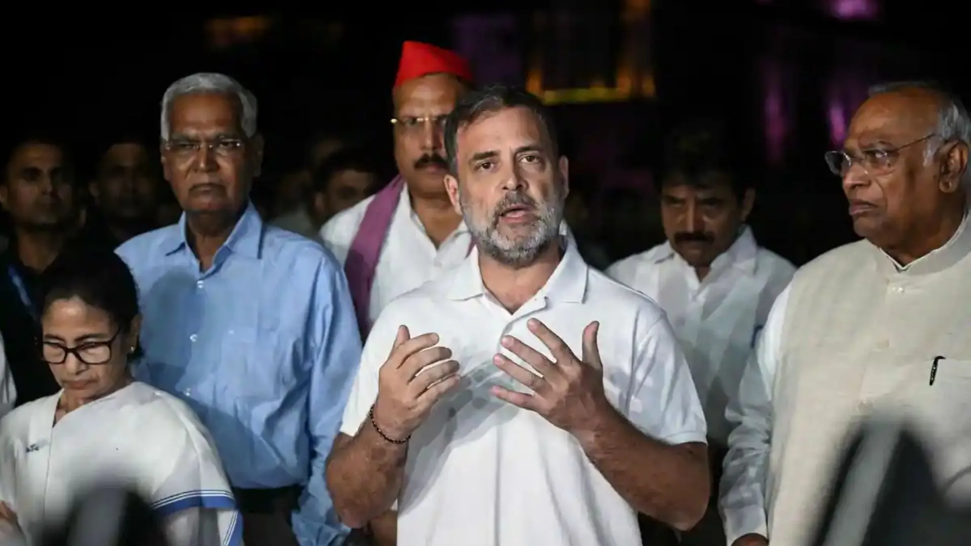 ‘राष्ट्रपति ने सबूत मांगे, आरोप खारिज नहीं किए’, मुलाकात के बाद बोले राहुल गांधी, सोमवार को सुप्रीम कोर्ट जाएगा विपक्ष