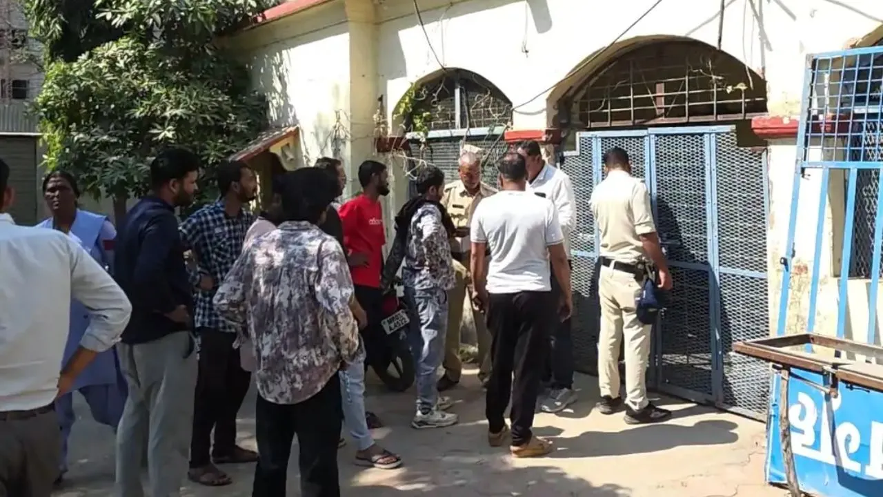 उज्जैन में दो सड़क हादसे, बस की टक्कर से 3 की मौत, बाइक की भिड़ंत में युवक ने तोड़ा दम
