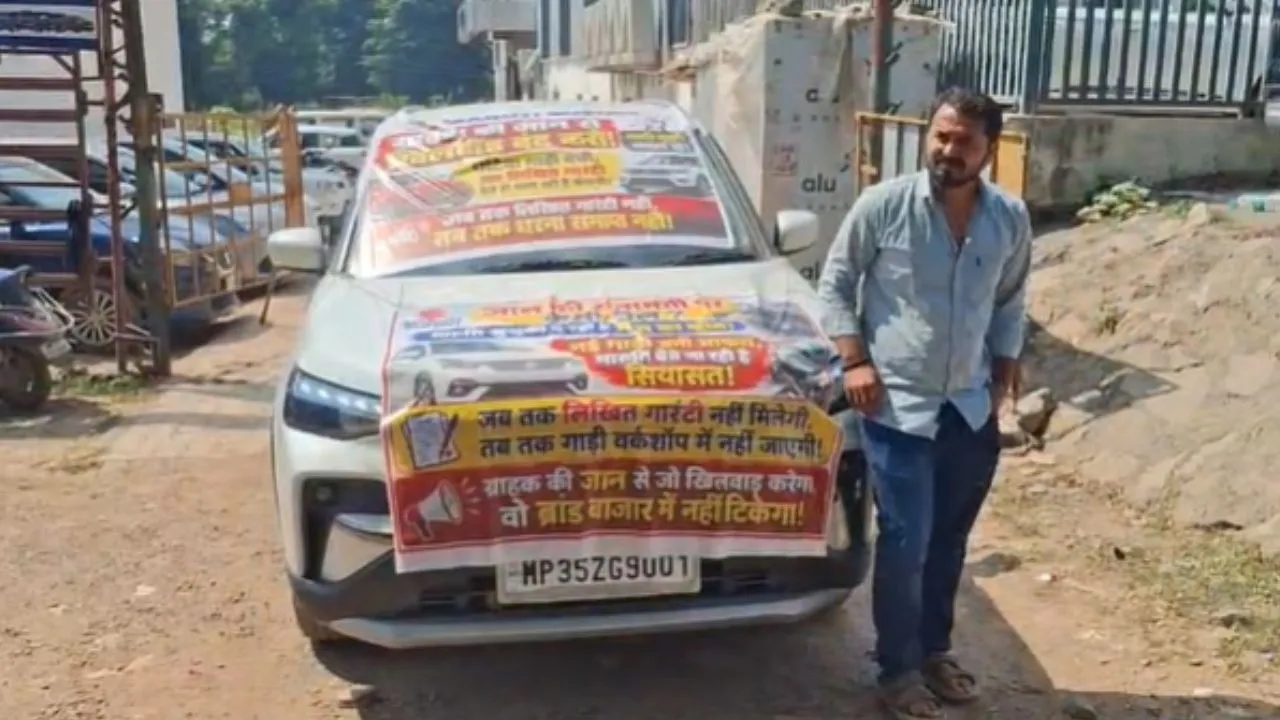 पन्ना: नई कार की खराबी से परेशान ग्राहक, शोरूम के बाहर शुरू किया अनशन, बोला- शिकायतों के बाद भी नहीं मिला स्थायी समाधान