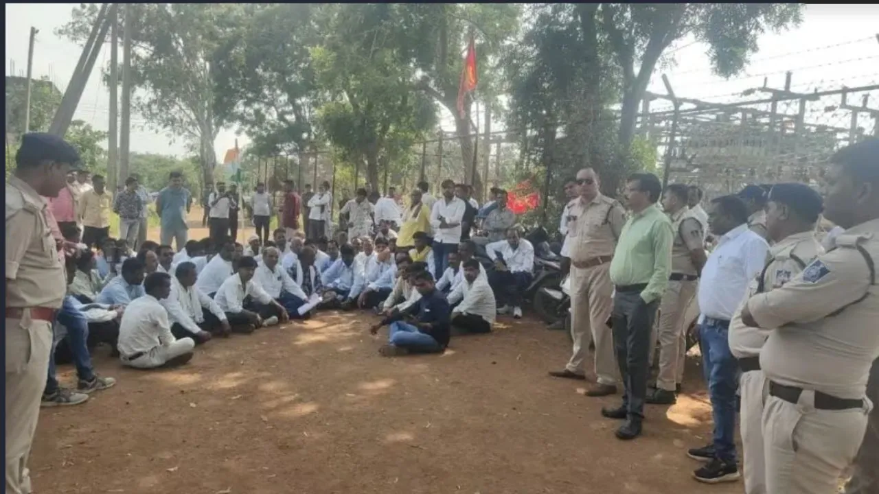 छिंदवाड़ा में बिजली कटौती पर कांग्रेस का धरना, विधायक नीलेश उईके ने दी चक्काजाम की चेतावनी