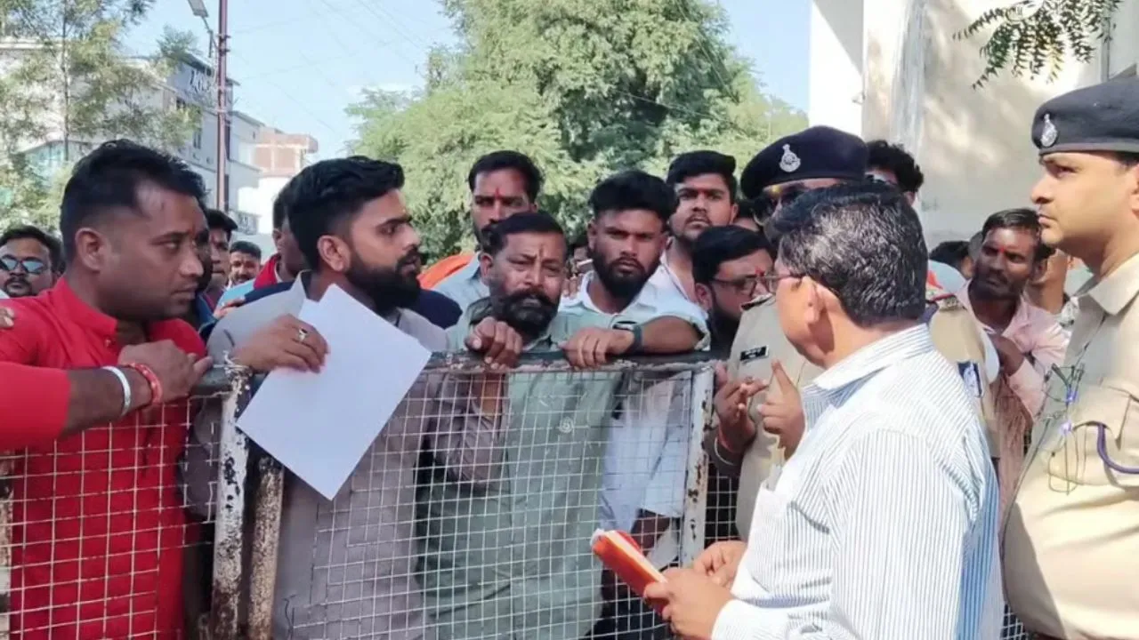 छिंदवाड़ा में गरबा आयोजनों पर VHP की आपत्ति, फिल्मी गाने और कथित अश्लीलता रोकने की मांग