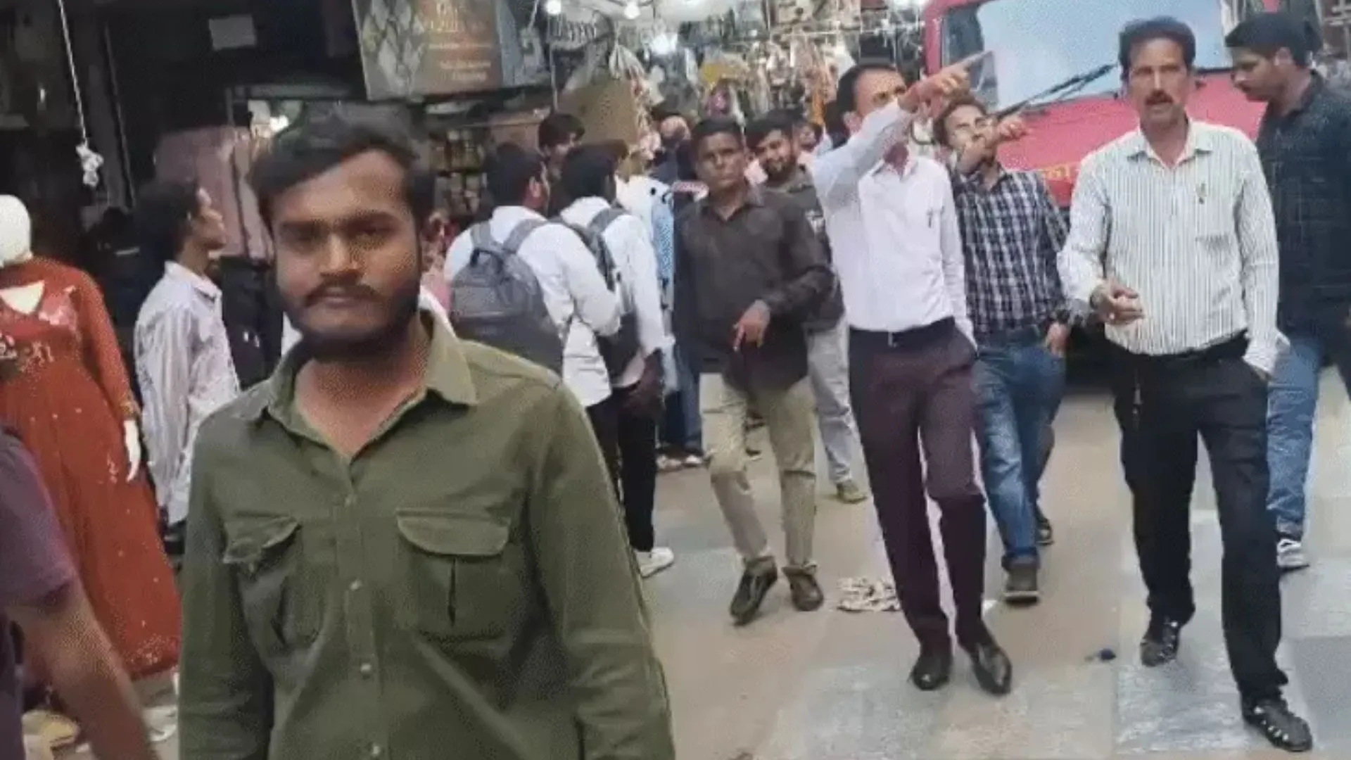 भोपाल न्यू मार्केट में गुरुवार से हटेंगे हॉकर्स, नगर निगम ने स्टेडियम के पास हाट बाजार में जाने को कहा, नियम तोड़ने पर होगी जब्ती