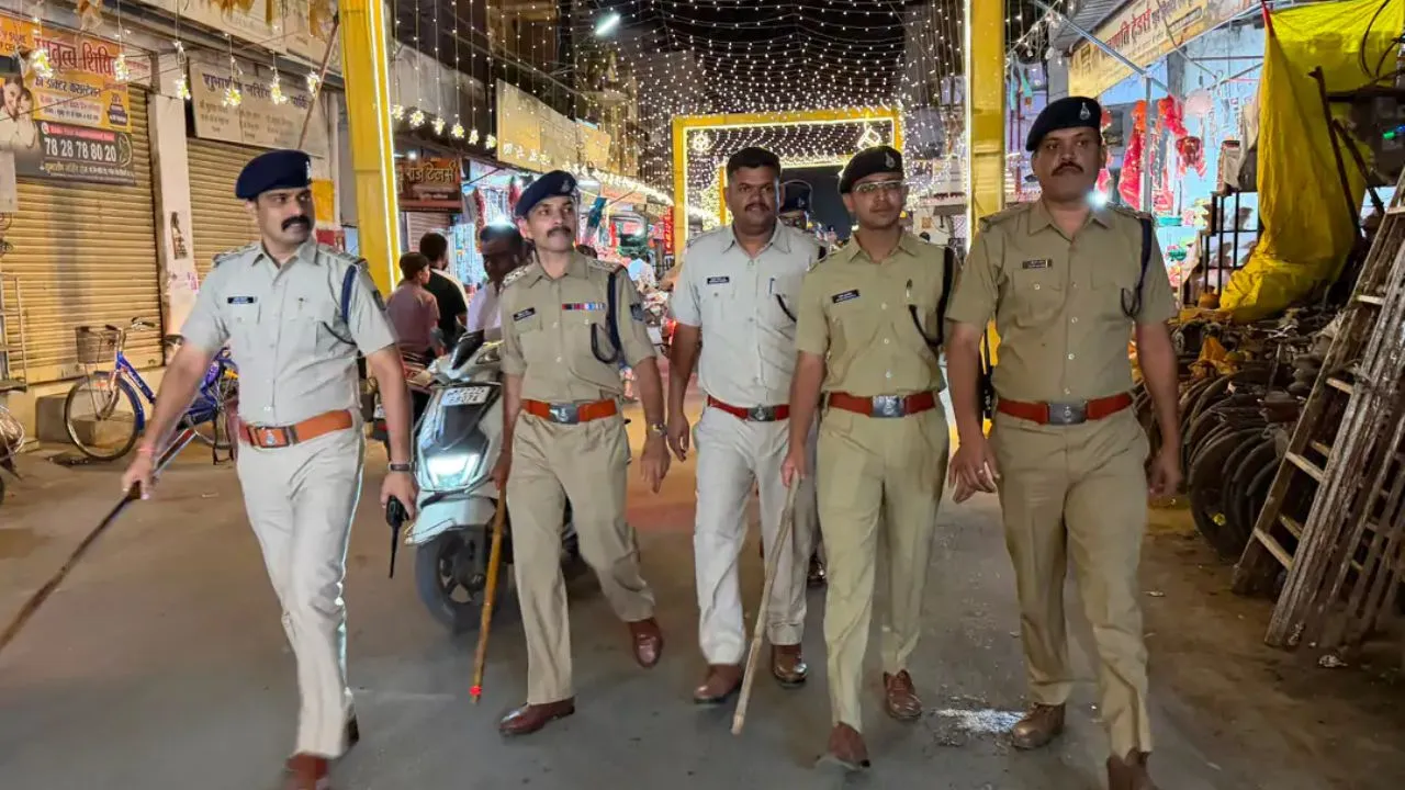 त्योहारों से पहले अलर्ट पर सिवनी पुलिस, प्रमुख मार्गों से निकली फ्लैग मार्च, शांति बनाए रखने की अपील