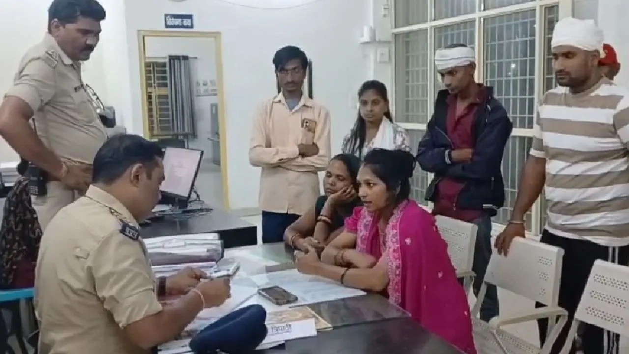 जबलपुर में गिफ्ट और कंपनी की स्कीम का झांसा देकर लाखों के जेवर ले उड़ीं महिलाएं
