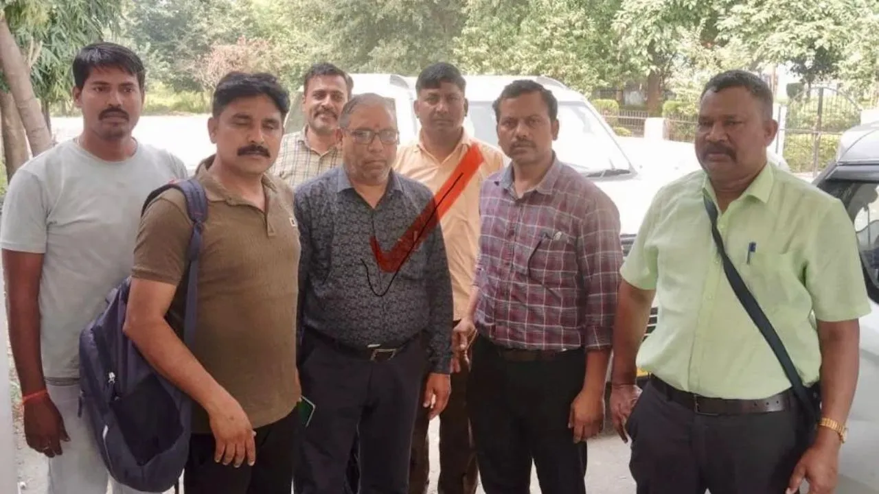 पिता की मृत्यु के बाद बीमा राशि देने के बदले मांगी रिश्वत, लोकायुक्त पुलिस ने जल संसाधन विभाग के क्लर्क को रिश्वत लेते रंगे हाथ पकड़ा
