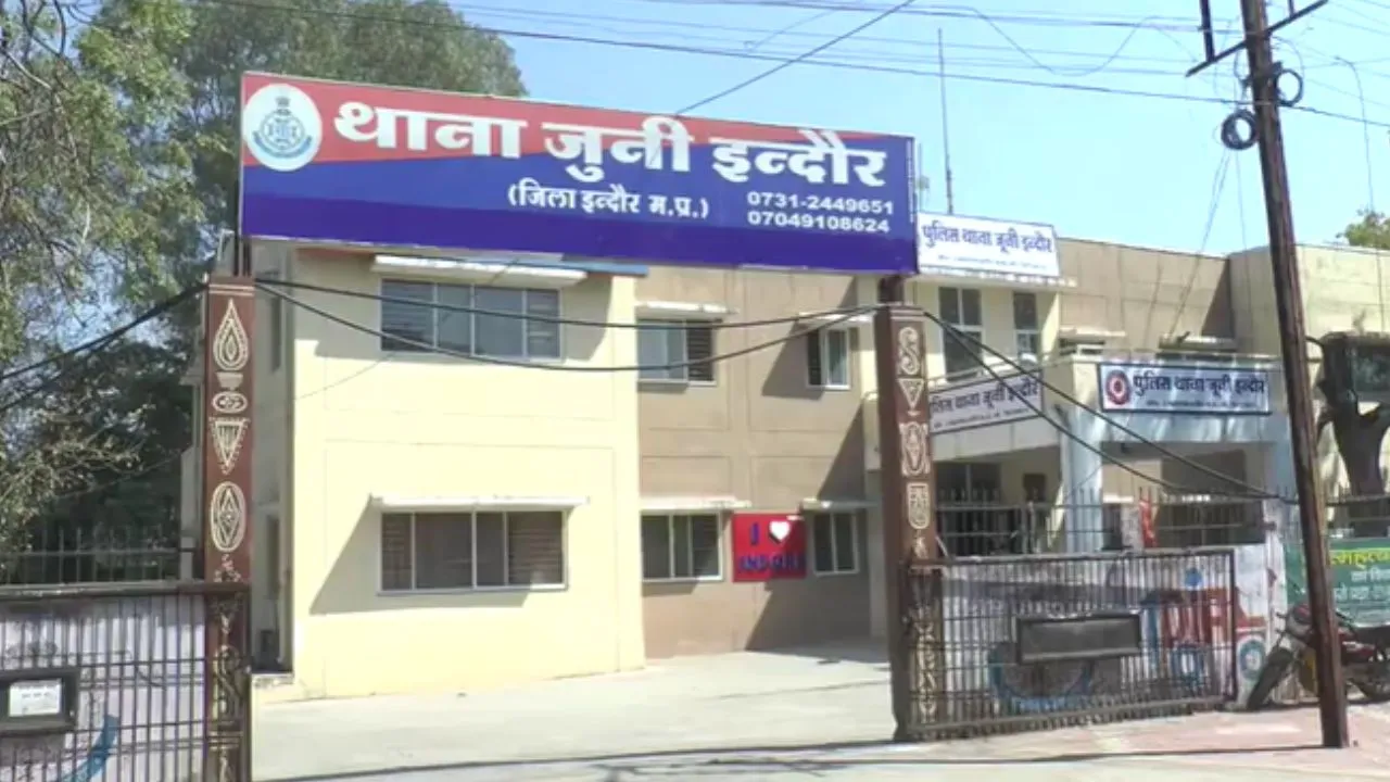 इंदौर में हर्ष क्लिनिक के संचालकों पर FIR दर्ज, इलाज के दौरान 10 साल की बच्ची की मौत के बाद कार्रवाई, जानें पूरा मामला