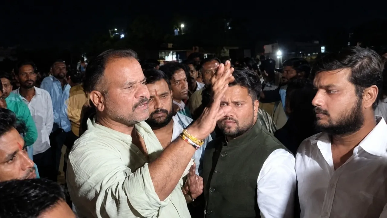 उज्जैन में गरबा आयोजनों में विवाद, कहीं पास बेचने पर हंगामा, कहीं भीड़ के चलते इवेंट निरस्त