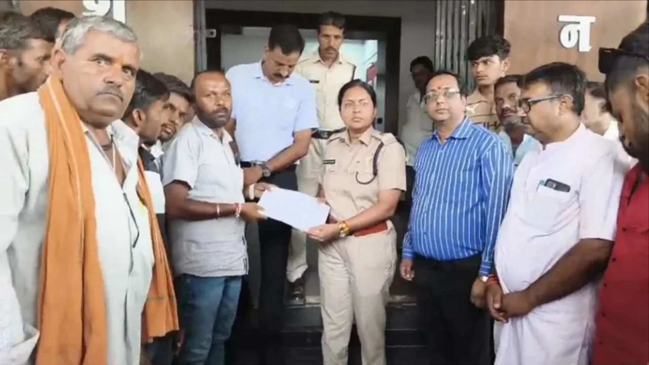 जमीन विवाद को लेकर बवाल: एसपी कार्यालय पहुंचे ग्रामीण, दबंगों पर मारपीट और पुलिस पर एकतरफा कार्रवाई का आरोप