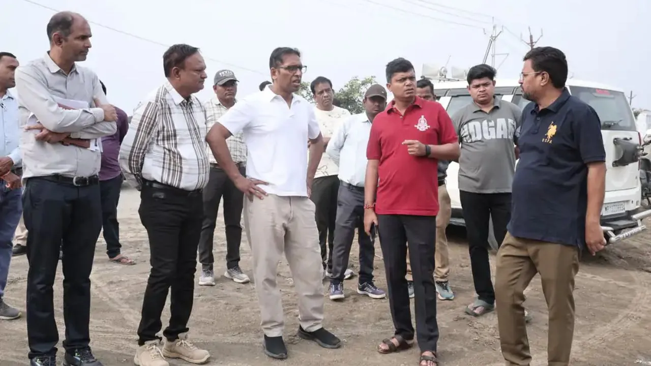 सिंहस्थ 2028 के लिए शिप्रा किनारे बन रहे घाट, अधिकारियों ने किया निरिक्षण, निर्माण कार्यों में तेजी लाने के निर्देश