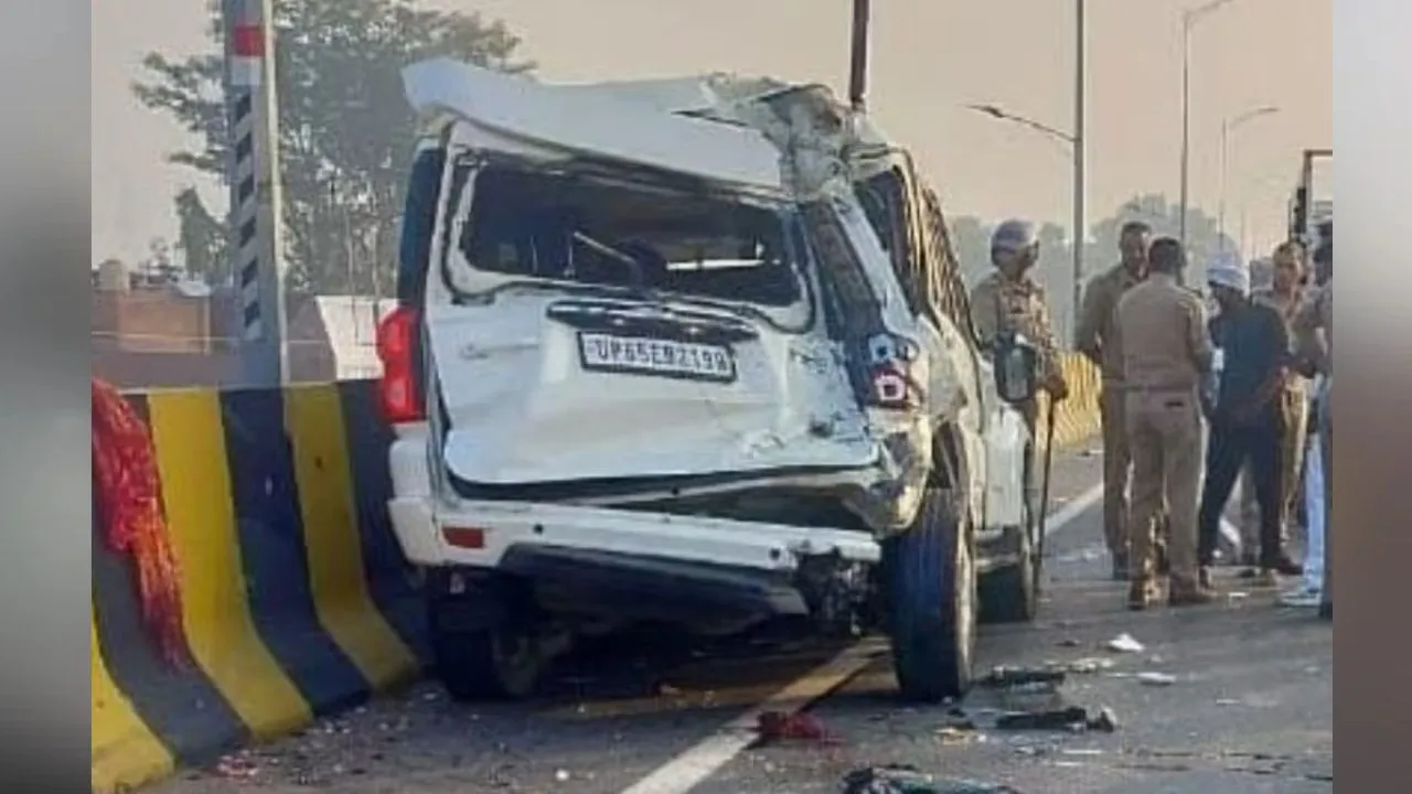 प्रयागराज-वाराणसी हाईवे पर भीषण हादसा, तेज रफ्तार ट्रक ने स्कॉर्पियो को मारी जोरदार टक्कर, 4 लोगों की दर्दनाक मौत