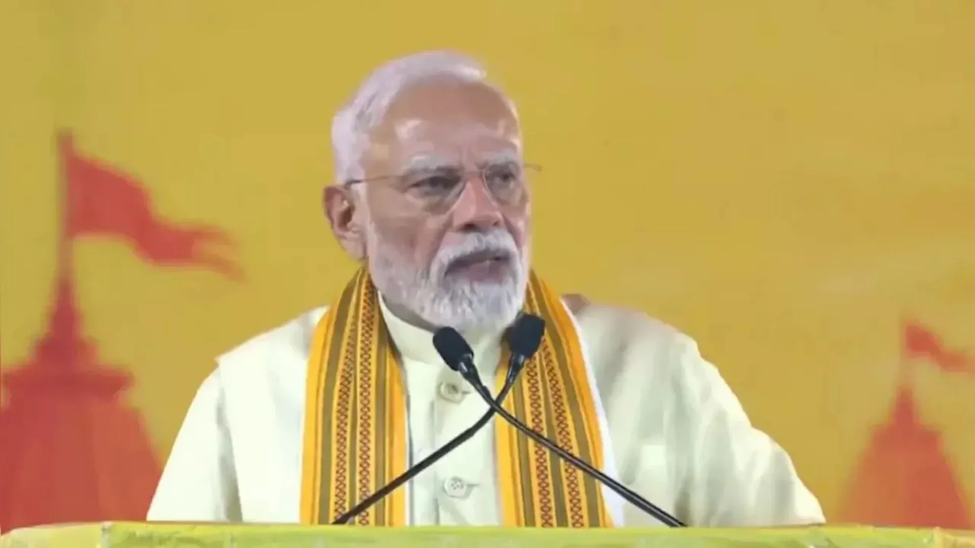 पीएम मोदी बोले – ‘रामराज्य का मतलब शासन नहीं, जनकल्याण’, दिल्ली में कलाकारों की आरती उतारने के बाद किया रावण दहन