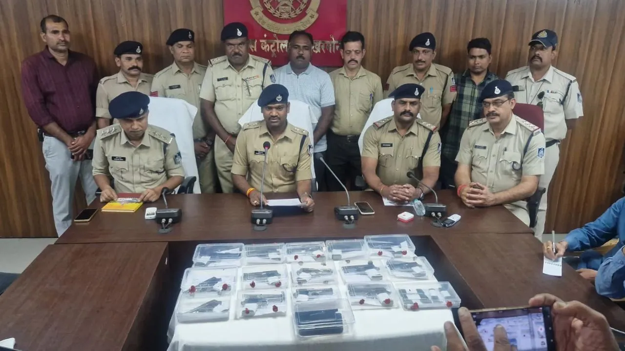 खरगोन में अवैध हथियारों की तस्करी का भंडाफोड़, 14 देशी पिस्टल और 5 मैगजीन के साथ चार आरोपी गिरफ्तार