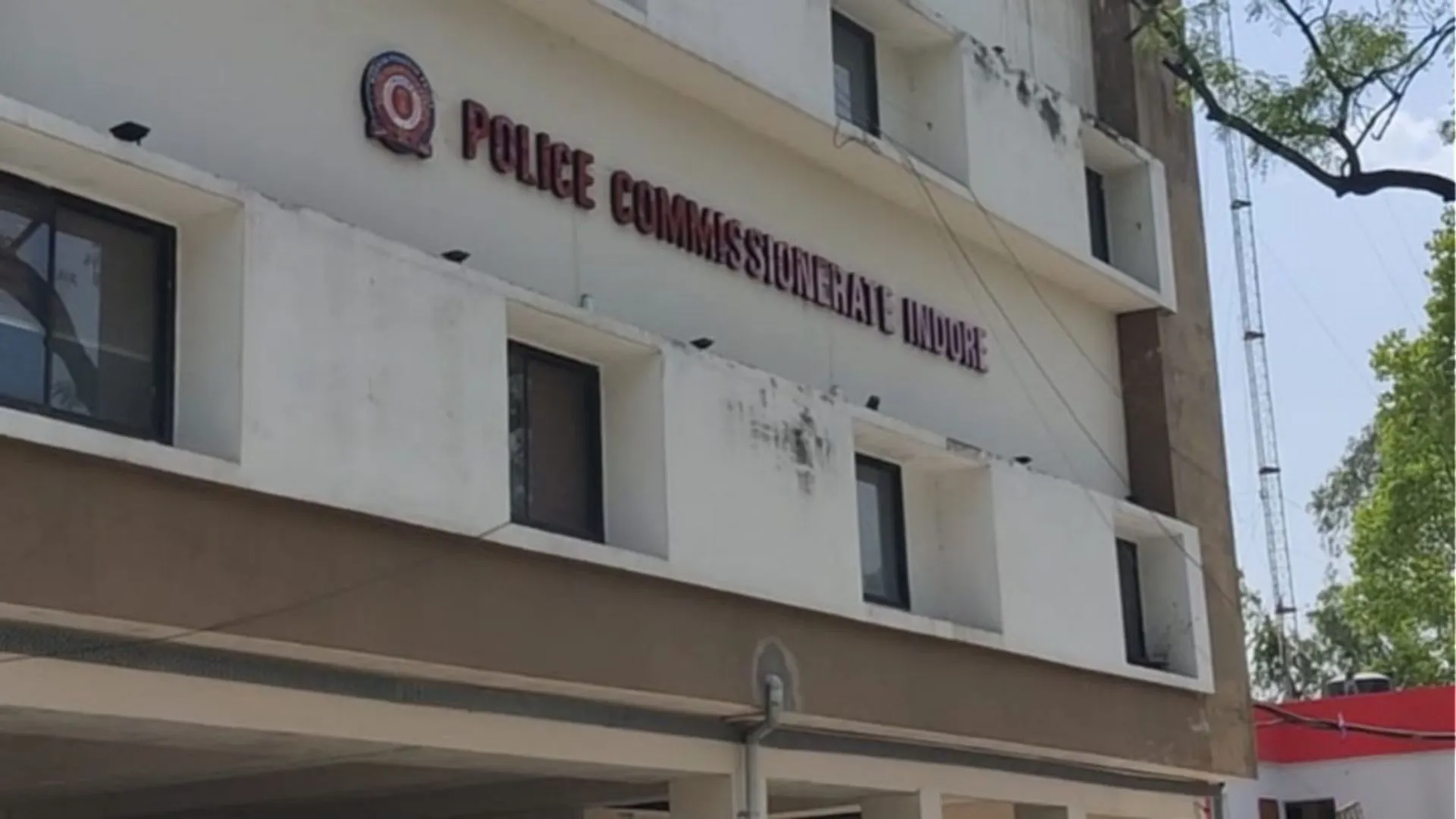 इंदौर में युवक की मौत पर परिवार ने दी आत्महत्या की चेतावनी, महिला मित्र के खिलाफ केस दर्ज करने की मांग की, जानिए क्या है पूरा मामला?