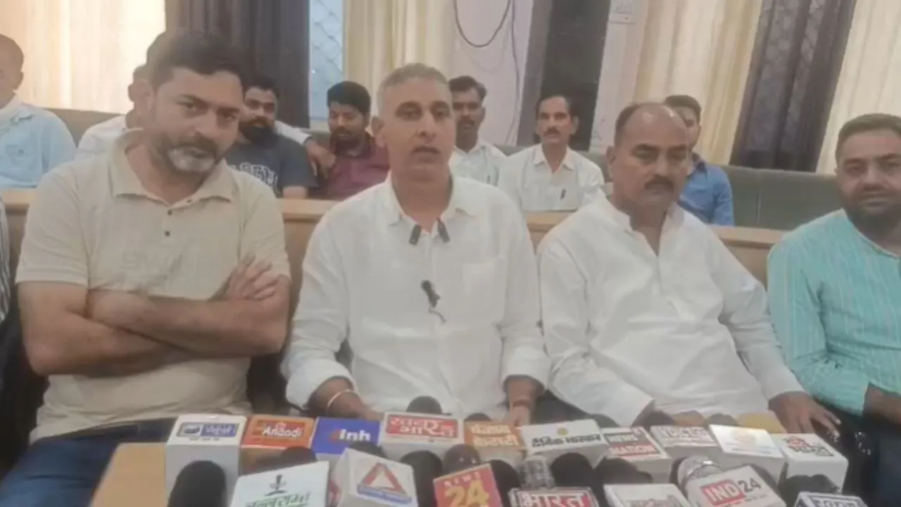 डबरा में 88 करोड़ के सीवर प्रोजेक्ट पर उठे सवाल, पार्षदों ने गुणवत्ता और निगरानी को लेकर खोला मोर्चा, आंदोलन की चेतावनी