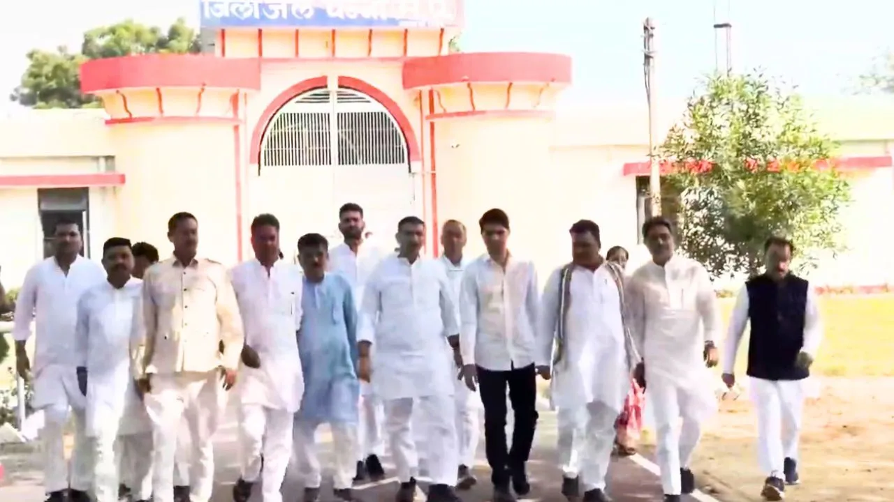 पन्ना: केन-बेतवा परियोजना के विरोध में जेल में बंद दिव्या से मिले जीतू पटवारी, सरकार पर दमन का आरोप