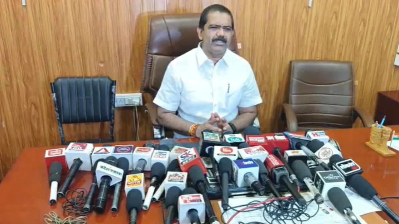 इंदौर: पार्षद कुणाल सोलंकी पर FIR दर्ज होने से भड़की कांग्रेस, चिंटू चौकसे ने नगर निगम और महापौर को घेरा, कार्रवाई पर उठाए सवाल