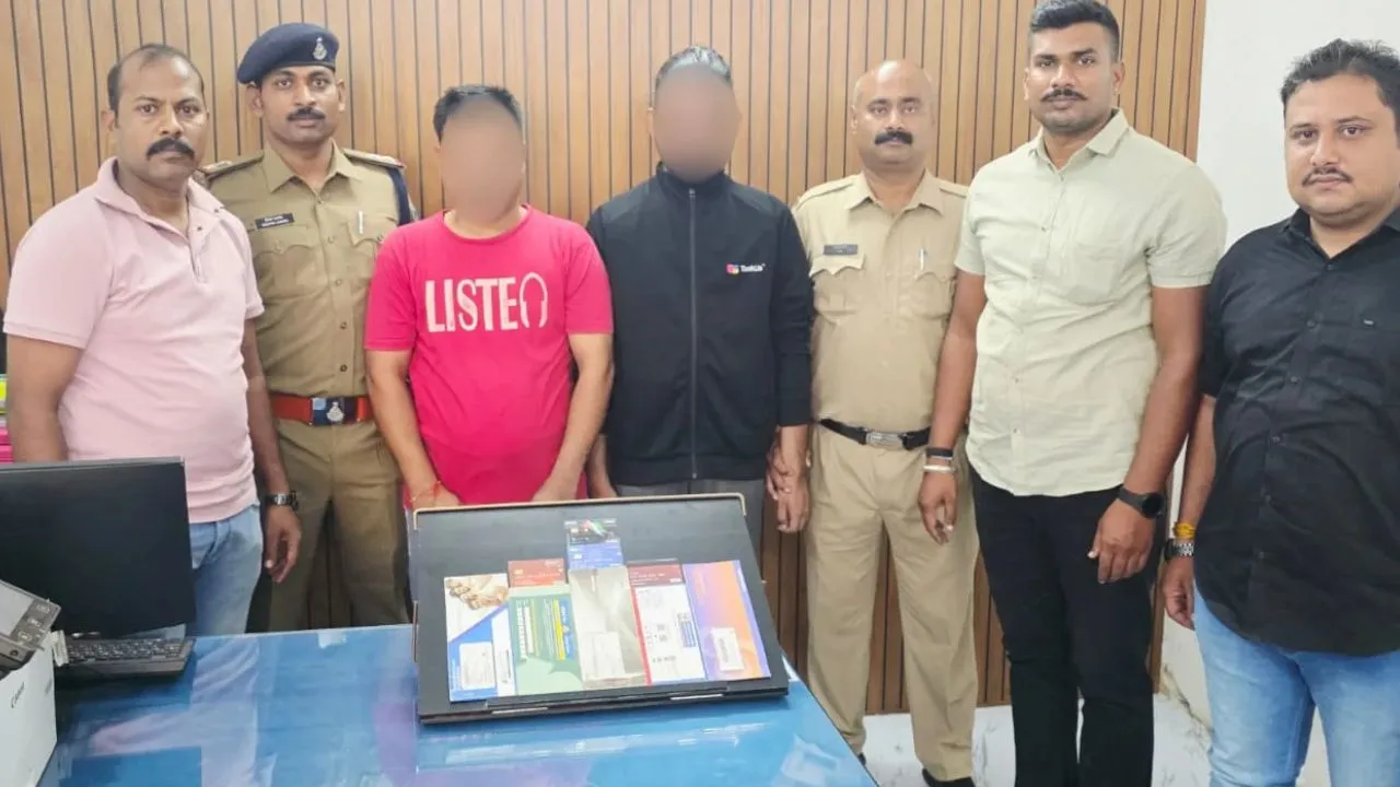 इंदौर: साइबर फ्रॉड मामले में दो आरोपी गिरफ्तार, 4 बैंक खातों के दस्तावेज जब्त, रकम पर 4 प्रतिशत कमीशन का चलता था खेल