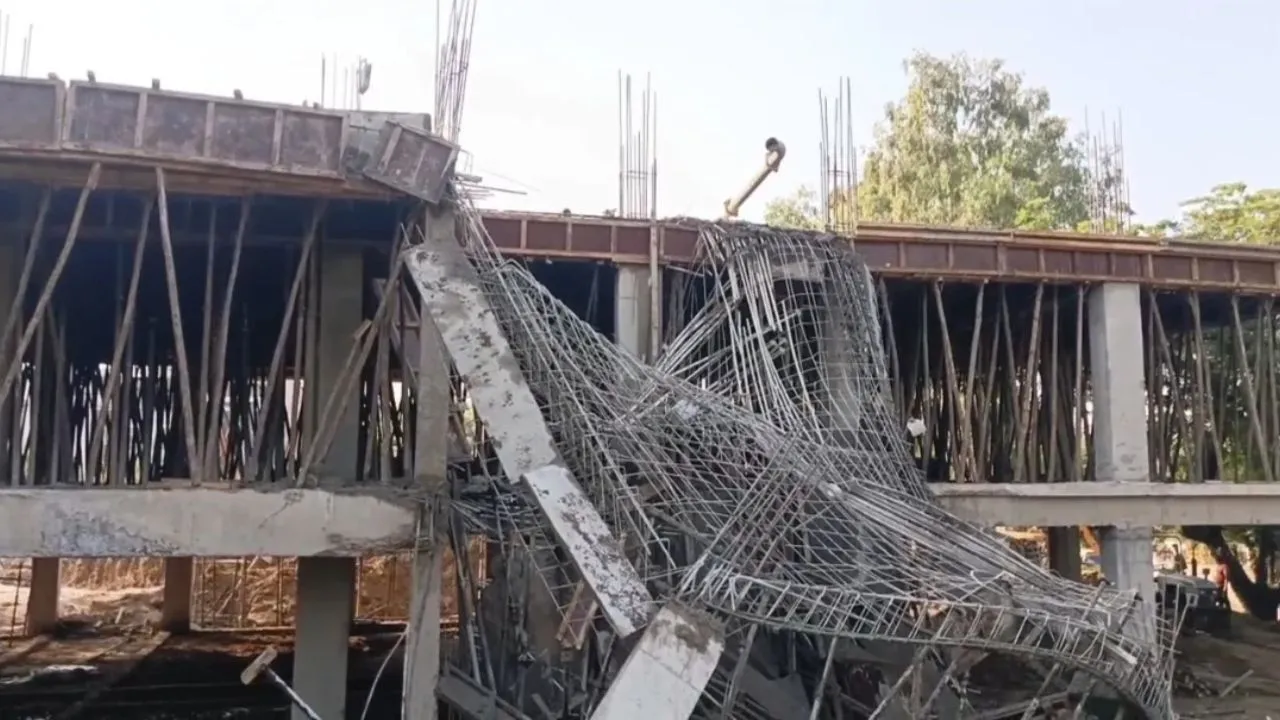 ग्वालियर सांदीपनी विद्यालय हादसा, सहायक यंत्री व उपयंत्री निलंबित, परियोजना यंत्री को कारण बताओ नोटिस