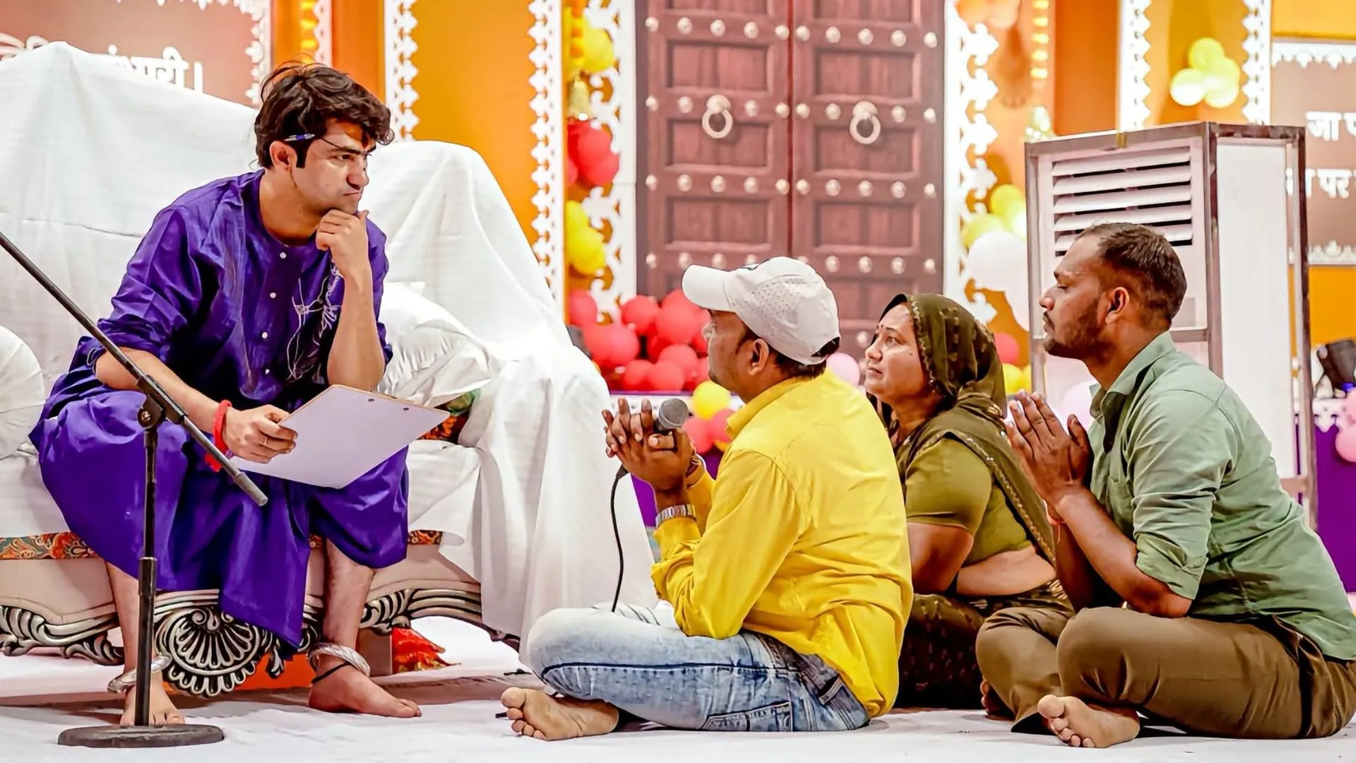 पंडित धीरेंद्र शास्त्री का करवा चौथ पर मजाकिया अंदाज, बोले – ‘एक दिन व्रत रखो, फिर 364 दिन पतियों को ताने दो!’