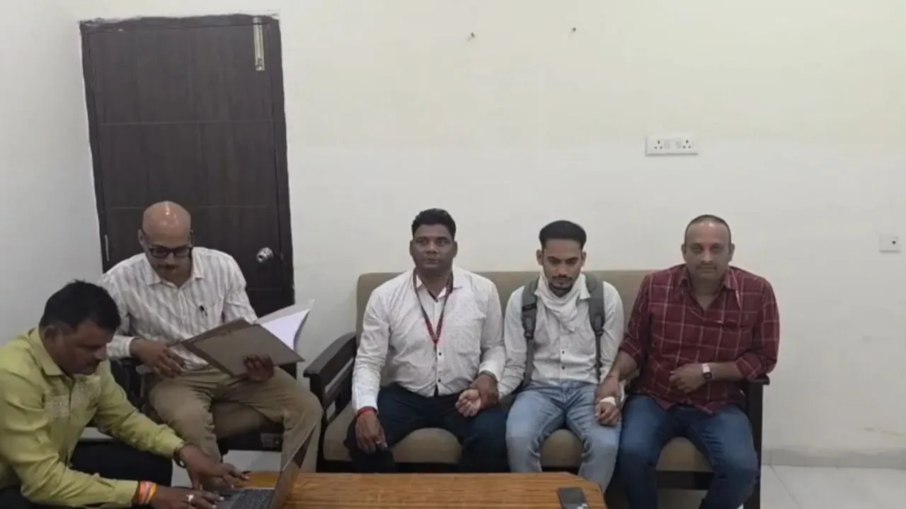 इंदौर लोकायुक्त पुलिस ने नगर निगम के सब इंजीनियर को रिश्वत लेते रंगे हाथ पकड़ा, लॉग बुक का सत्यापन करने मांगी रिश्वत
