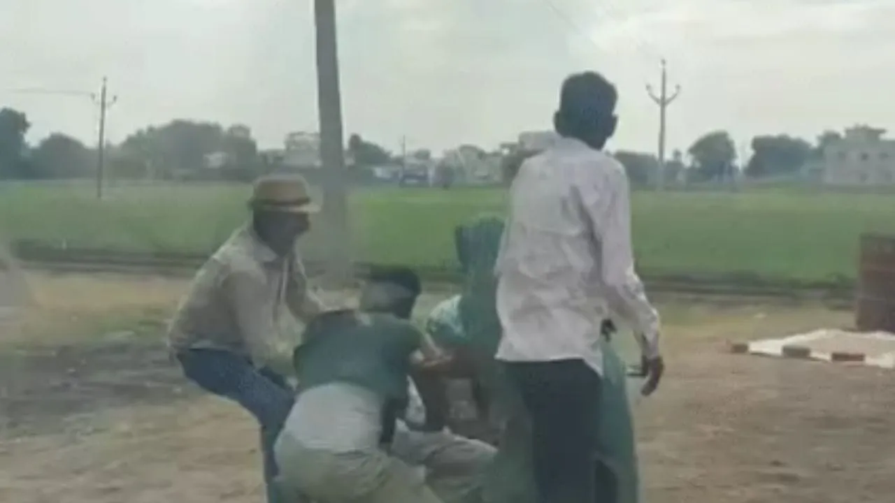 उज्जैन में बिजली कर्मचारियों से मारपीट, बिल की वसूली को लेकर हुआ विवाद, केस दर्ज