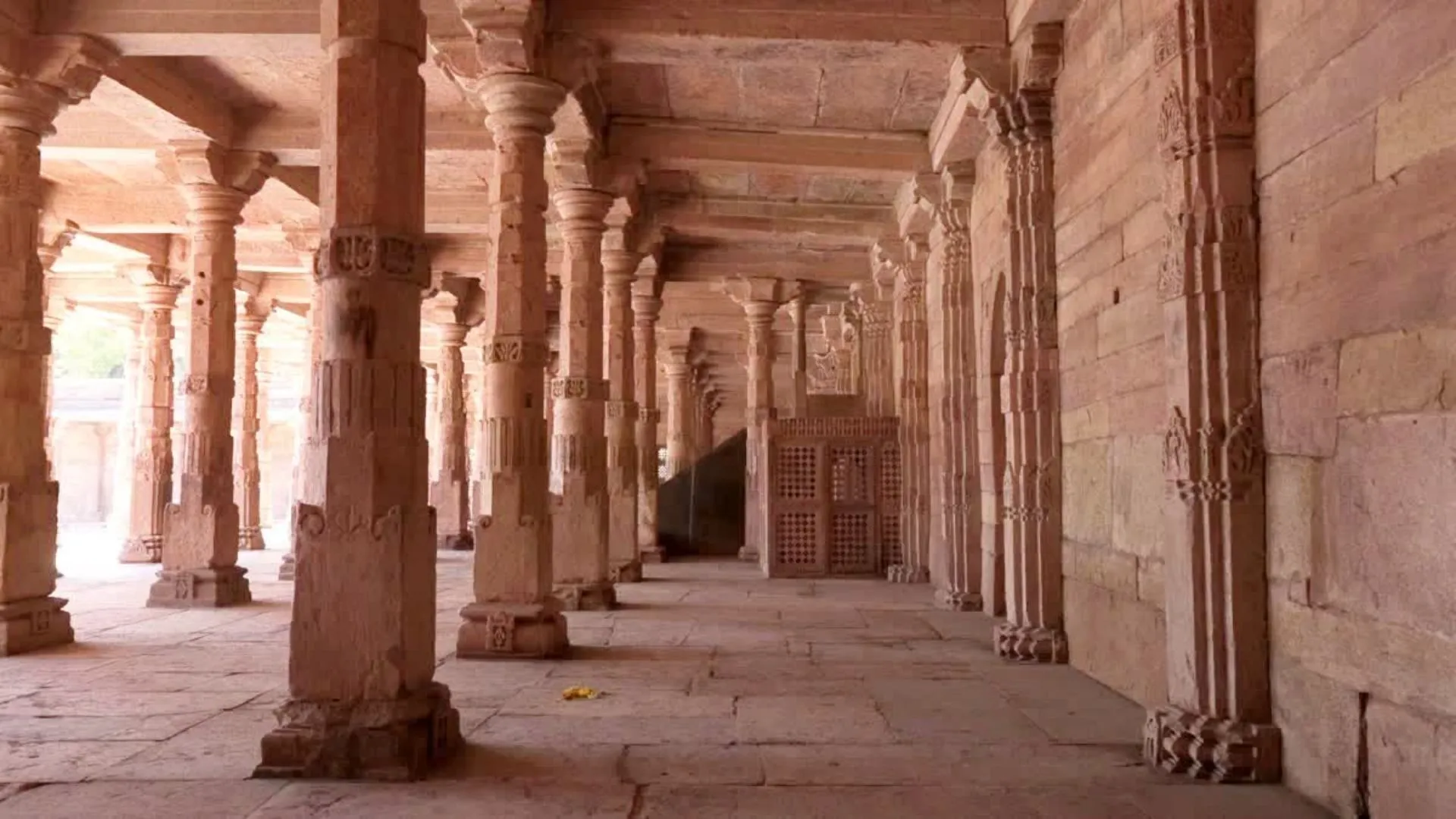 धार भोजशाला मामले में आज क्या होगा? सुप्रीम कोर्ट में मुस्लिम पक्ष की 5 याचिकाओं पर सुनवाई, पढ़ें खबर