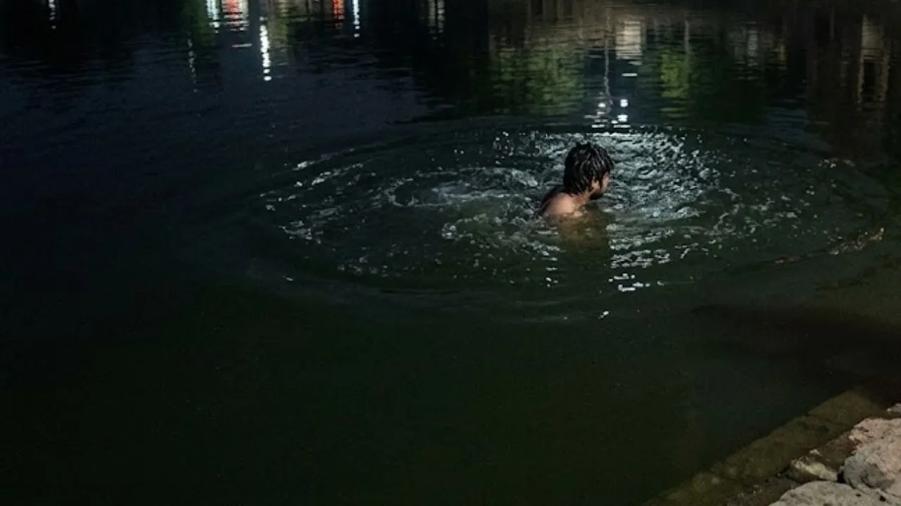 तालाब पार करने की शर्त पड़ी भारी, 70 फीट गहरे पानी में डूबा युवक